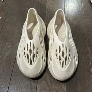 Yeezy foam runners